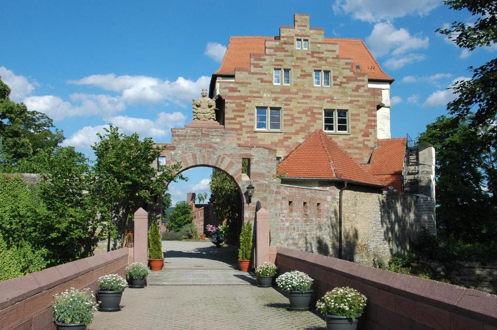 Schloss Neuburg Hotel Mosbach  Esterno foto